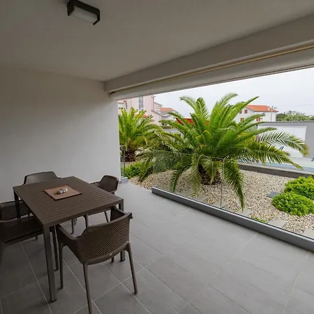 Manuelle * Ζαντάρ