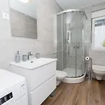 Manuelle Apartman *
